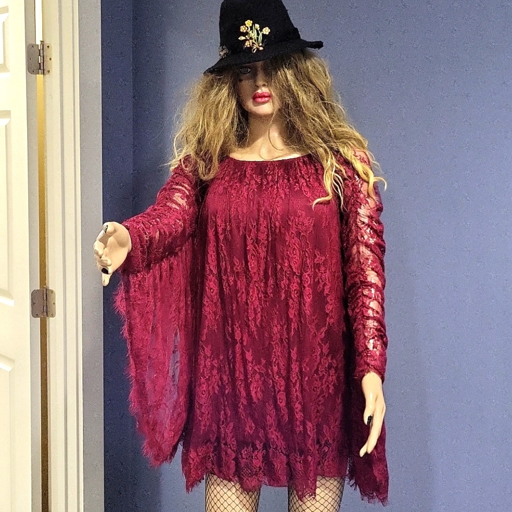 BURGUNGY LACE BLOUSE WITH FLARE SLEEVES